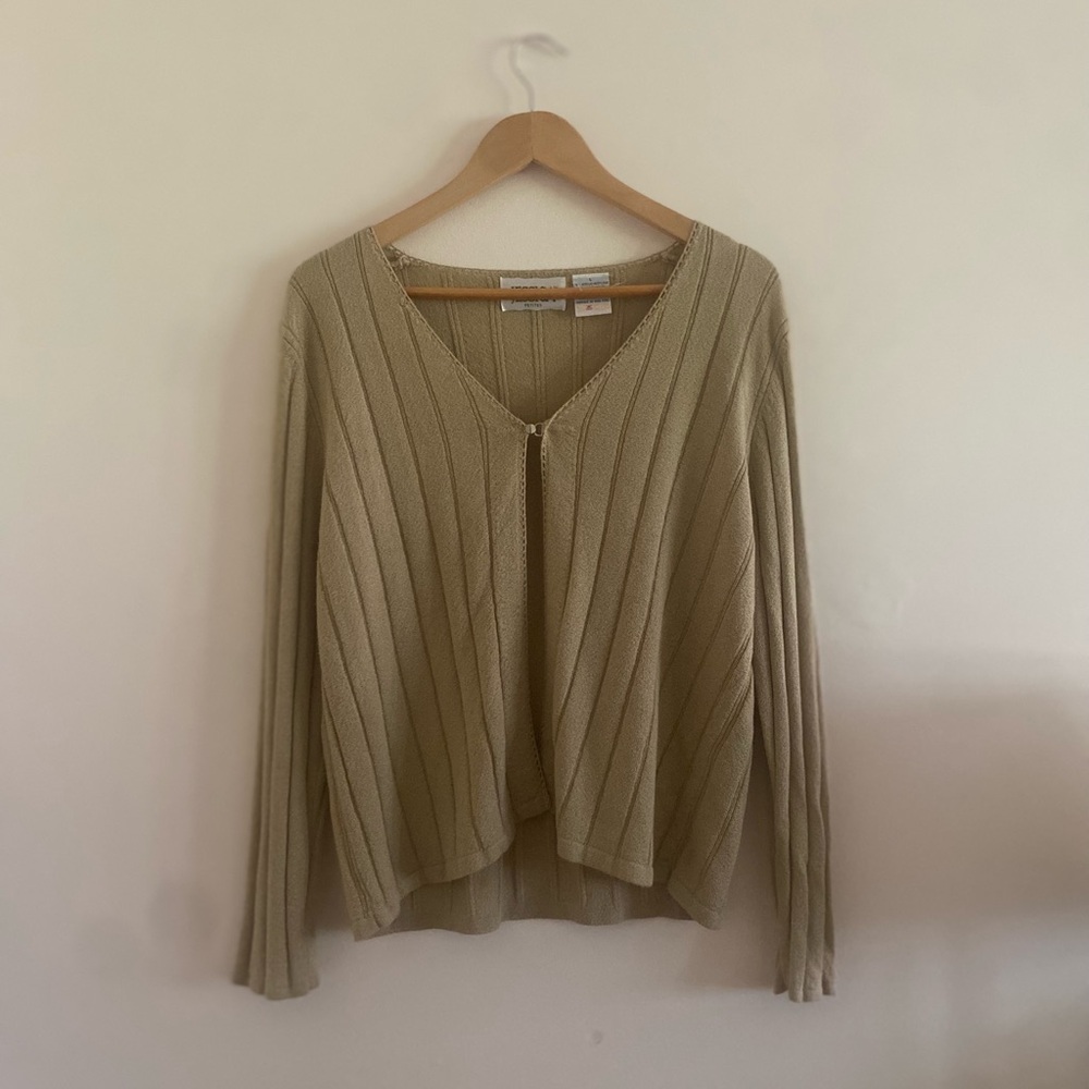 Vintage Open Front Cardigan with Minimal Gold Clasp